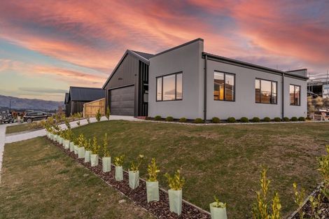 Photo of property in 39 Obelisk Street, Wanaka, 9305