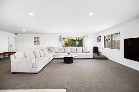 Photo of property in 56 Farnborough Drive, Grandview Heights, Hamilton, 3200