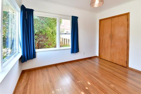 Photo of property in 12 Barker Rise, Northcross, Auckland, 0632