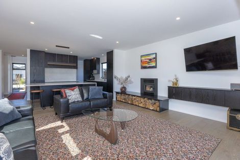 Photo of property in 2 Kotare Drive, Wanaka, 9305