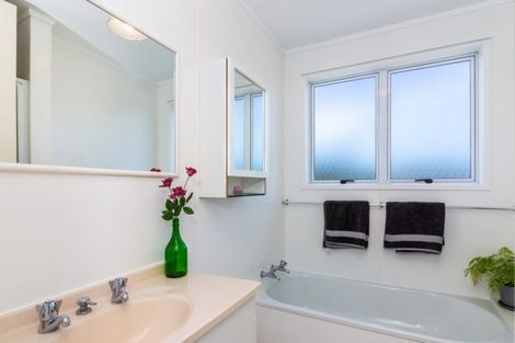 Photo of property in 20 Regents Grove, Richmond Heights, Taupo, 3330