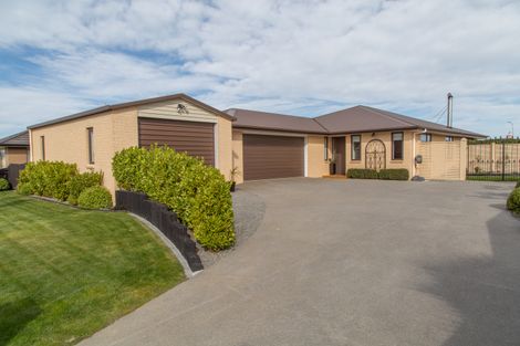 Photo of property in 6 Pemberton Drive, Amberley, 7410