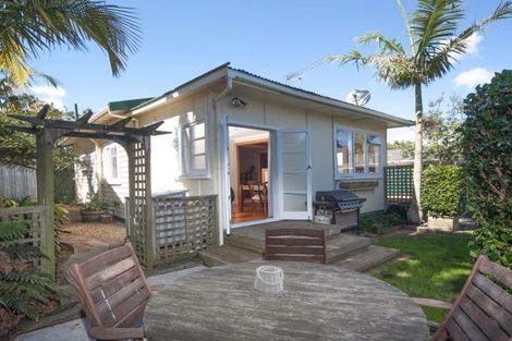 Photo of property in 14 Huapai Street, Onehunga, Auckland, 1061