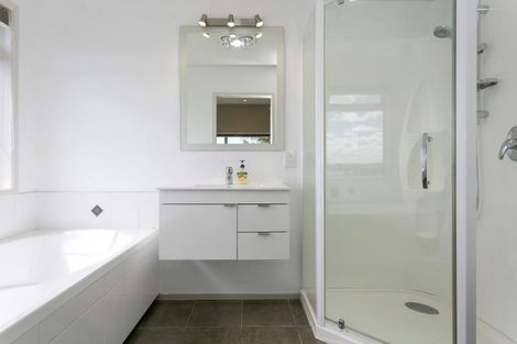 Photo of property in 33 Shera Street, Acacia Bay, Taupo, 3330