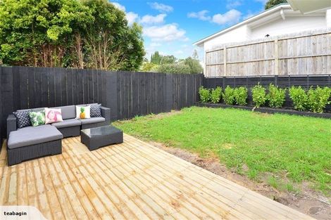 Photo of property in 28 Totaravale Drive, Totara Vale, Auckland, 0629