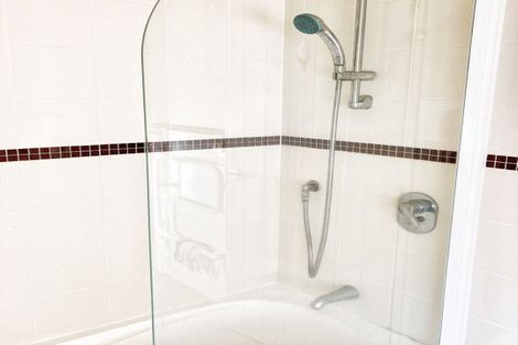 Photo of property in 11/64 Schnapper Rock Road, Schnapper Rock, Auckland, 0632