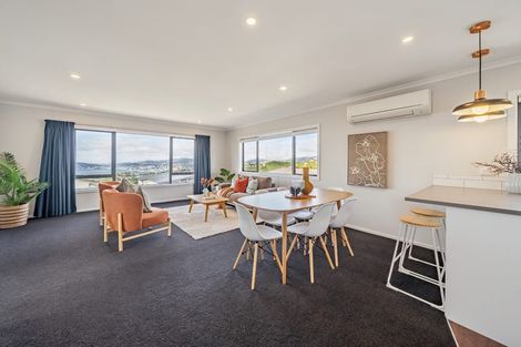 Photo of property in 12 Grumman Lane, Newlands, Wellington, 6037