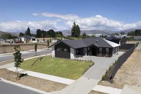 Photo of property in 2 Travertine Street, Cromwell, 9310