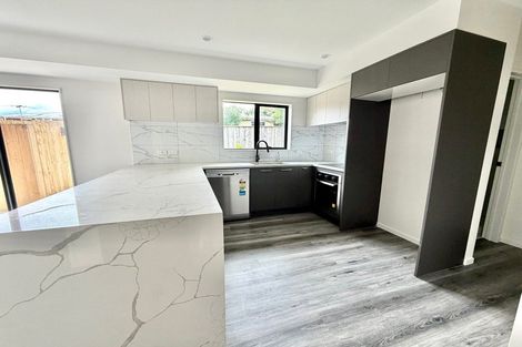 Photo of property in 17b Martin Place, Kelston, Auckland, 0602