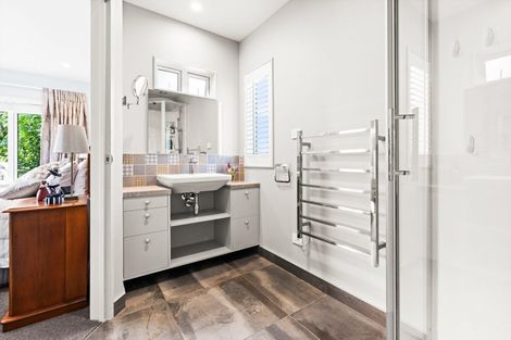 Photo of property in 2a Busby Hill, Havelock North, 4130