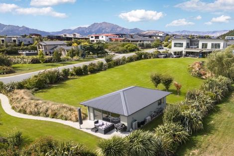 Photo of property in 28 Minaret Ridge, Wanaka, 9305
