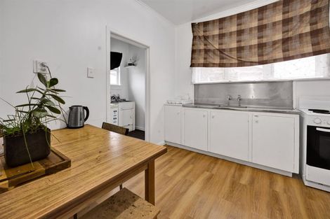 Photo of property in 210 South Road, Hawera, 4610