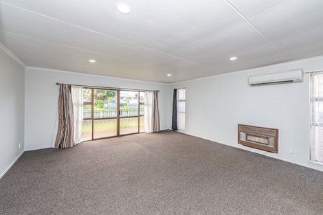 Photo of property in 8 Tongariro Street, Castlecliff, Whanganui, 4501