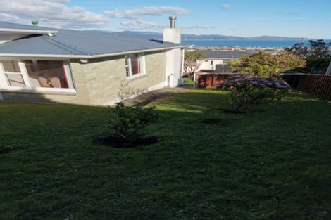 Photo of property in 5 Walnut Way, Maungaraki, Lower Hutt, 5010