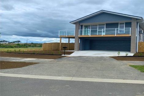 Photo of property in 9 Whata Street, Clarks Beach, 2122