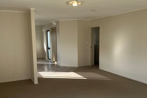 Photo of property in 1/8 Louise Place, West Harbour, Auckland, 0618