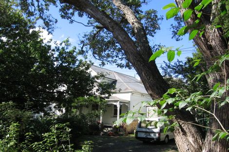 Photo of property in 52 Stanley Point Road, Stanley Point, Auckland, 0624