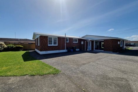 Photo of property in 22 Tukapa Street, Westown, New Plymouth, 4310