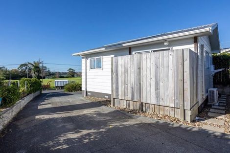 Photo of property in 126 Archibald Road, Kelston, Auckland, 0602