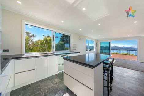Photo of property in 54 Akatea Road, Korokoro, Lower Hutt, 5012