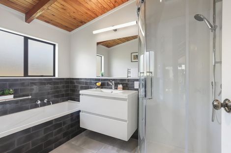 Photo of property in 99 Captain Scott Road, Glen Eden, Auckland, 0602