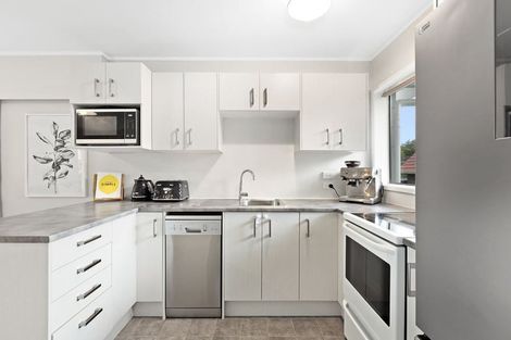 Photo of property in 1/20 Gladys Avenue, Glenfield, Auckland, 0629