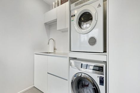 Photo of property in 2/5 Manaia Place, Mairangi Bay, Auckland, 0630