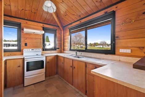 Photo of property in 33 Richmond Avenue, Richmond Heights, Taupo, 3330
