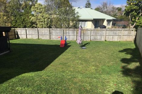 Photo of property in 31 Lyndhurst Road, Te Atatu South, Auckland, 0610