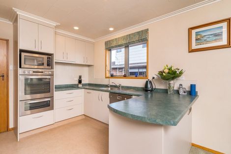 Photo of property in 43 Severn Street, Green Island, Dunedin, 9018