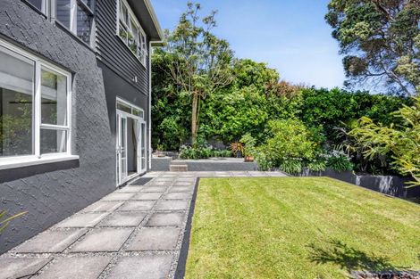 Photo of property in 290 Devon Street West, New Plymouth, 4310
