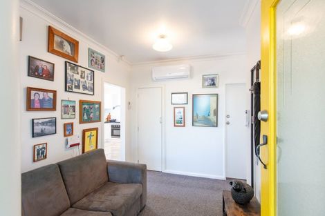 Photo of property in 98 Queen Street West, Levin, 5510