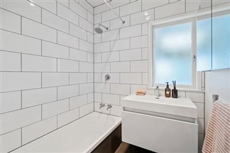 Photo of property in 2/104 Coronation Road, Hillcrest, Auckland, 0627