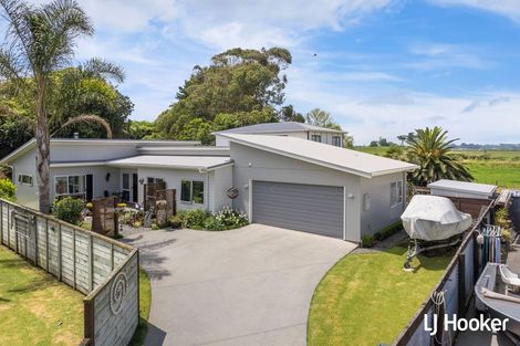 Photo of property in 14 Seafoam Place, Waihi Beach, 3611