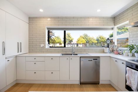 Photo of property in 28 Bouverie Crescent, Flagstaff, Hamilton, 3210