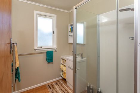 Photo of property in 102 Riverview Road, Whangamata, 3620