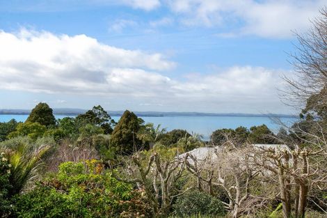 Photo of property in 9 Laingholm Drive, Laingholm, Auckland, 0604