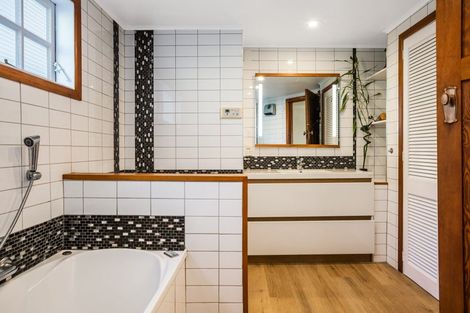 Photo of property in 123 Muritai Road, Eastbourne, Lower Hutt, 5013