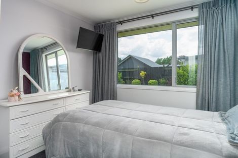 Photo of property in 101 Johnstone Drive, Fitzherbert, Palmerston North, 4410