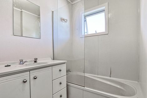 Photo of property in 46 Farquhar Road, Glendene, Auckland, 0602