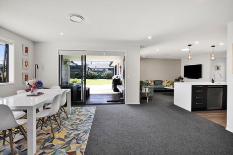 Photo of property in 10 Mercade Close, Stratford, 4332