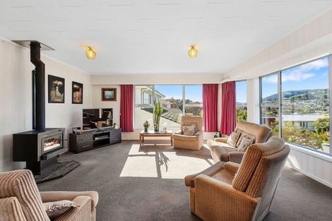 Photo of property in 9 Mckeefry Grove, Tawa, Wellington, 5028