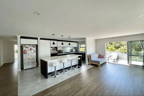 Photo of property in 116a Weatherly Road, Torbay, Auckland, 0630