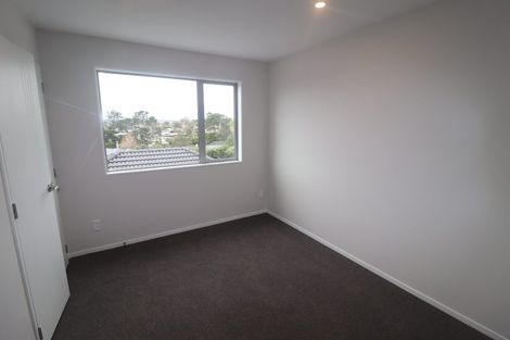 Photo of property in 2b Crystal Avenue, Te Atatu South, Auckland, 0602
