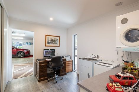 Photo of property in 33 Buddle Road, Wallaceville, Upper Hutt, 5018