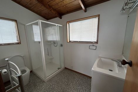 Photo of property in 14a Chablis Place, Henderson, Auckland, 0612