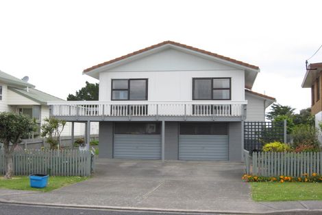 Photo of property in 1347 Whangaparaoa Road, Army Bay, Whangaparaoa, 0930