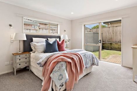 Photo of property in 10 Attymon Lane, East Tamaki, Auckland, 2016