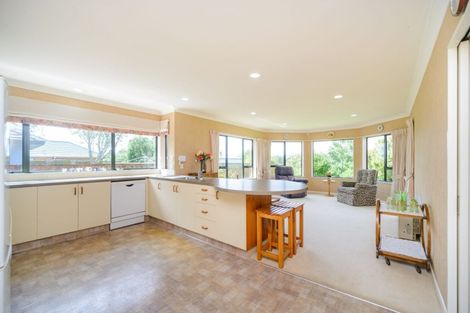 Photo of property in 27 Rosebank Avenue, Kelvin Grove, Palmerston North, 4414