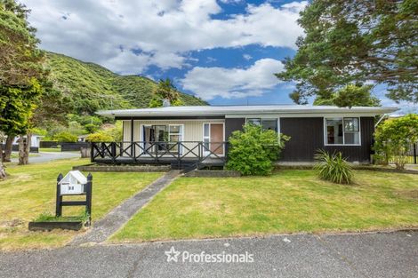 Photo of property in 33 Larchmont Grove, Totara Park, Upper Hutt, 5018